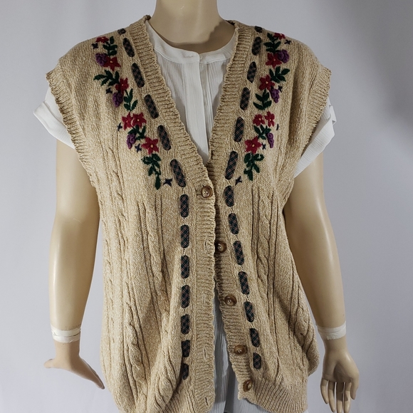 Jantzen Sweaters - Jantzen Woman embroidered by hand christmas vest